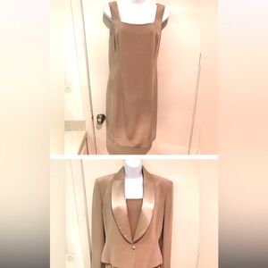 JONES NEW YORK SUIT. BEIGE. SHORT TUXEDO JACKET WITH SHIFT DRESS. SIZE 10